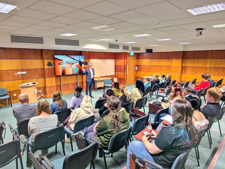 MP visit lecture theatre